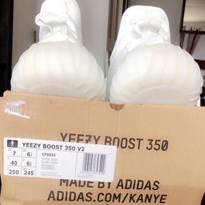 Yeezy Boost 350 (Men’s size 7)